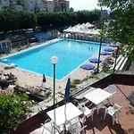 Pietre Nere Aparthotel *